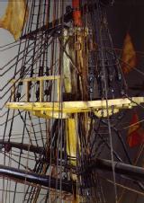 Modelo del navío Santa Ana, Detalle de la cofa y el tamborete del palo mayor, unión del palo macho y el mastelero.